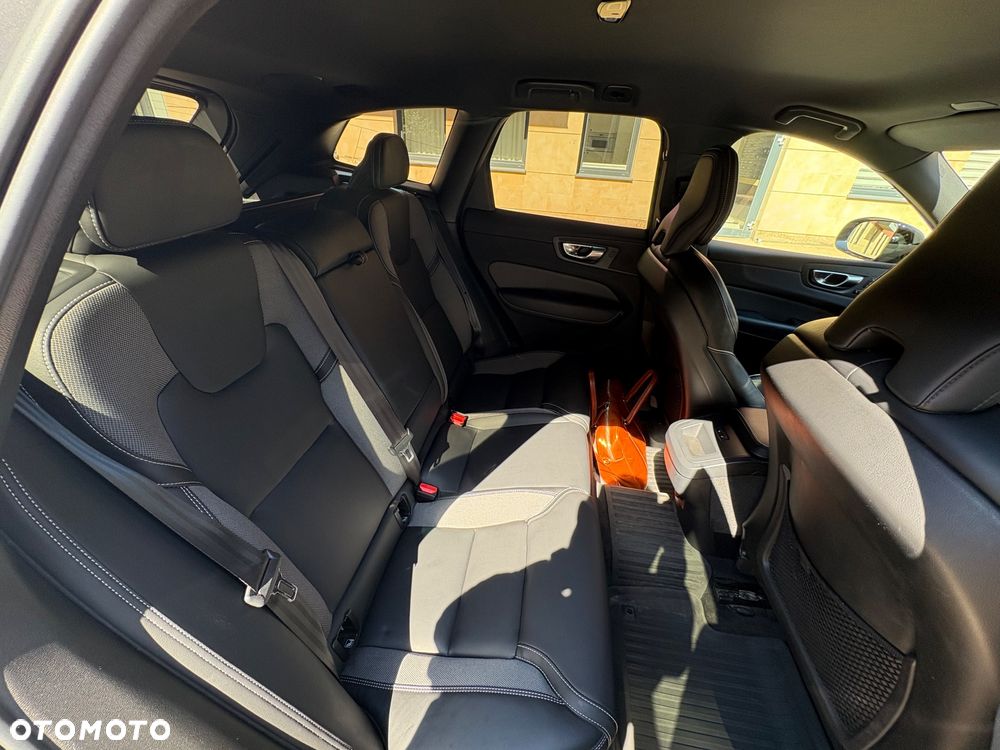 Volvo XC 60 B4 B Plus Dark - 9