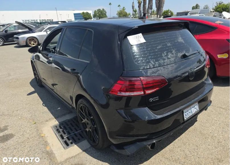 Volkswagen Golf - 5