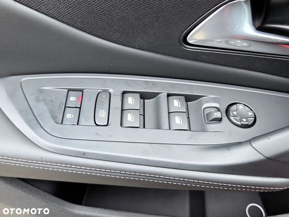 Peugeot 408 1.2 PureTech mHEV Business S&S e-DSC6 - 25