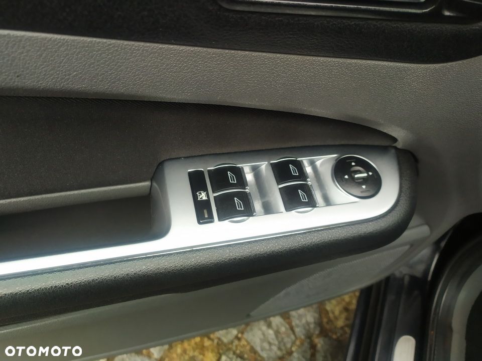 Ford Focus ver-1-6-16v-titanium - 12