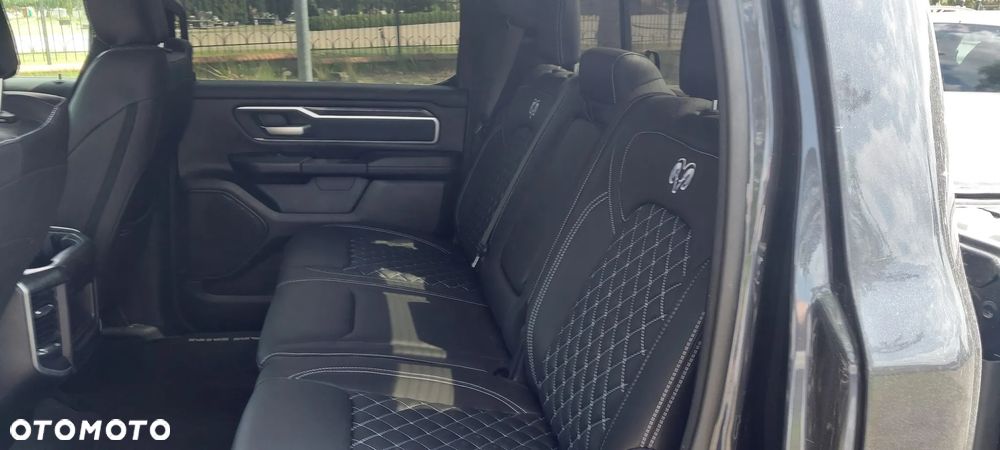 RAM 1500 5.7 eTorque Crew Cab Shortbed Bighorn Black - 11