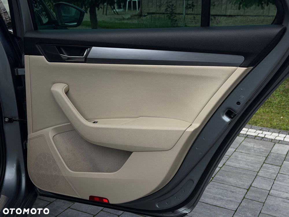 Skoda Superb 2.0 TDI Sportline DSG - 37