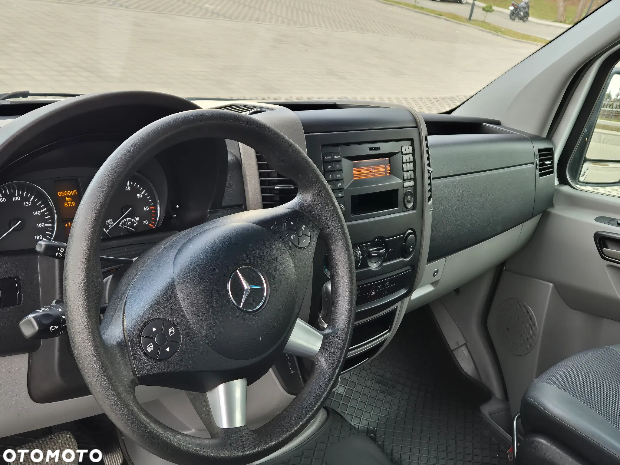 Mercedes-Benz Sprinter - 10