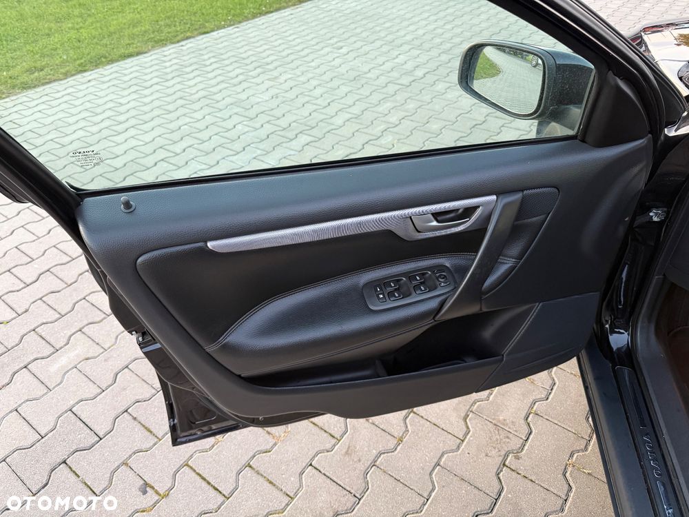 Volvo V70 2.4 D Momentum - 19