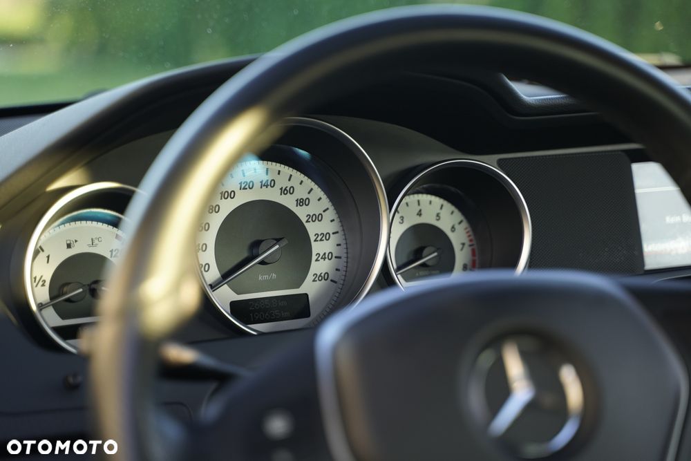 Mercedes-Benz Klasa C 180 BlueEFFICIENCY - 24