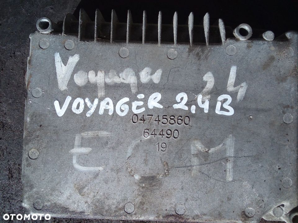 Chrysler 2,4 komputer sterownik   04686952AD - 1