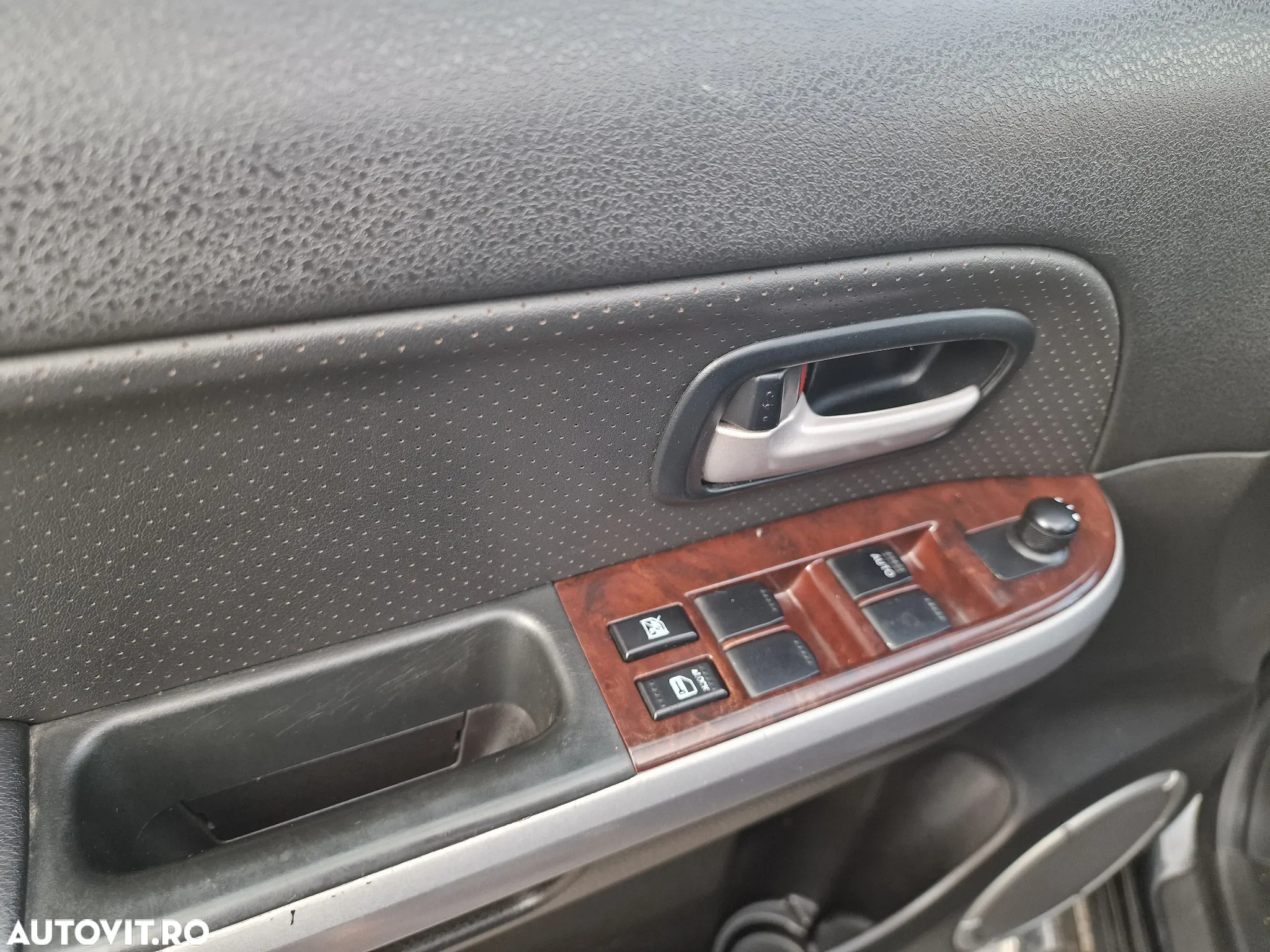 Suzuki Grand Vitara 1.9 DDiS Comfort + DPF - 12