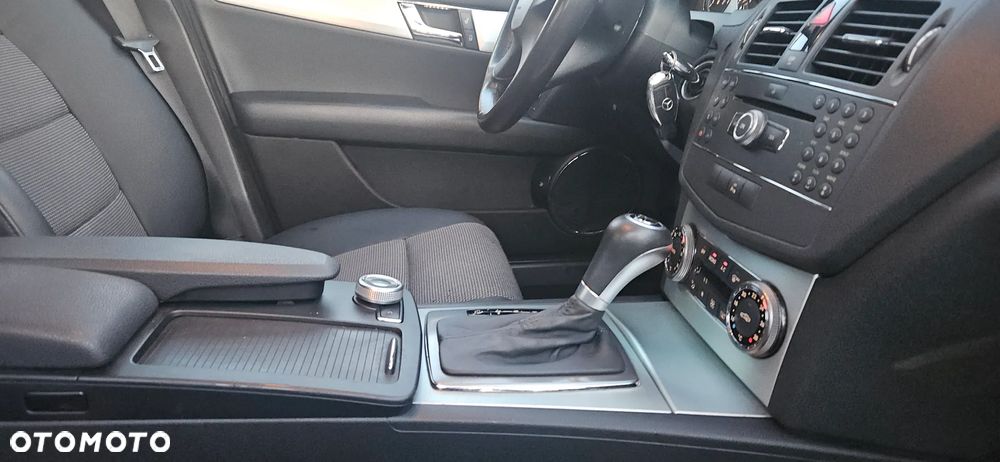 Mercedes-Benz Klasa C ver-180-blueefficiency-7g--tronic-avantgarde - 29