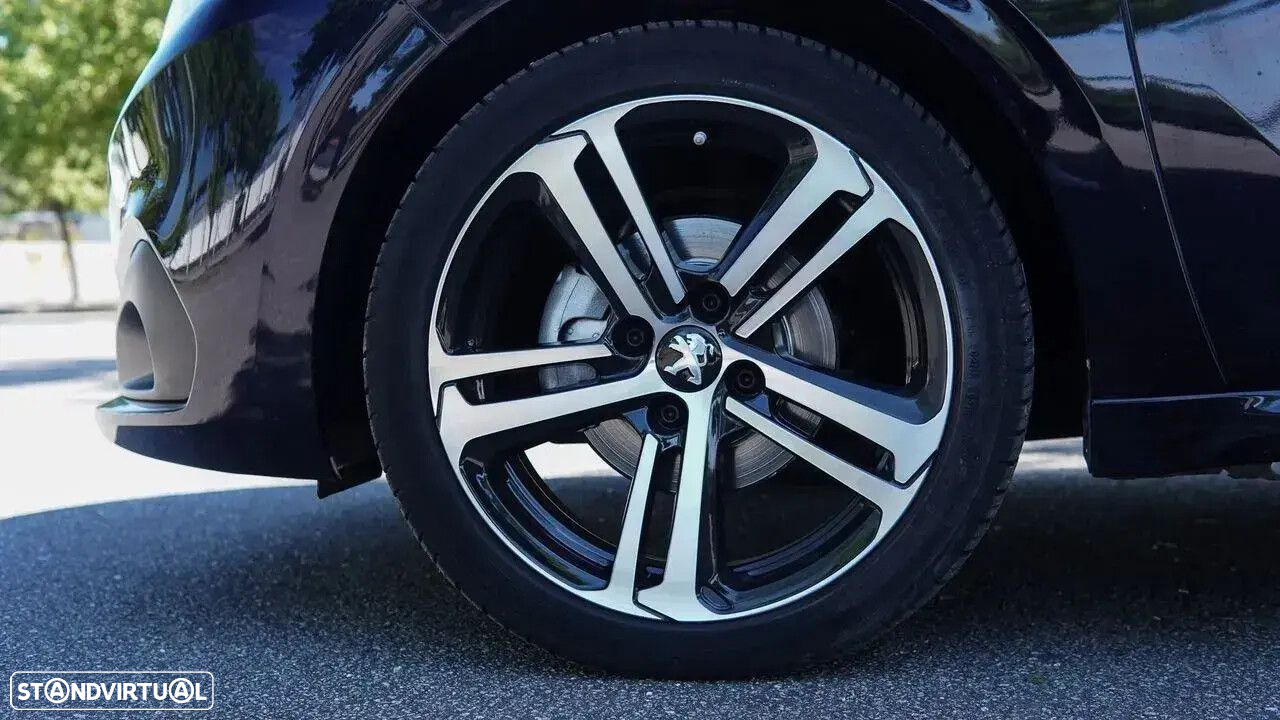 Peugeot 208 1.2 PureTech GT Line - 36