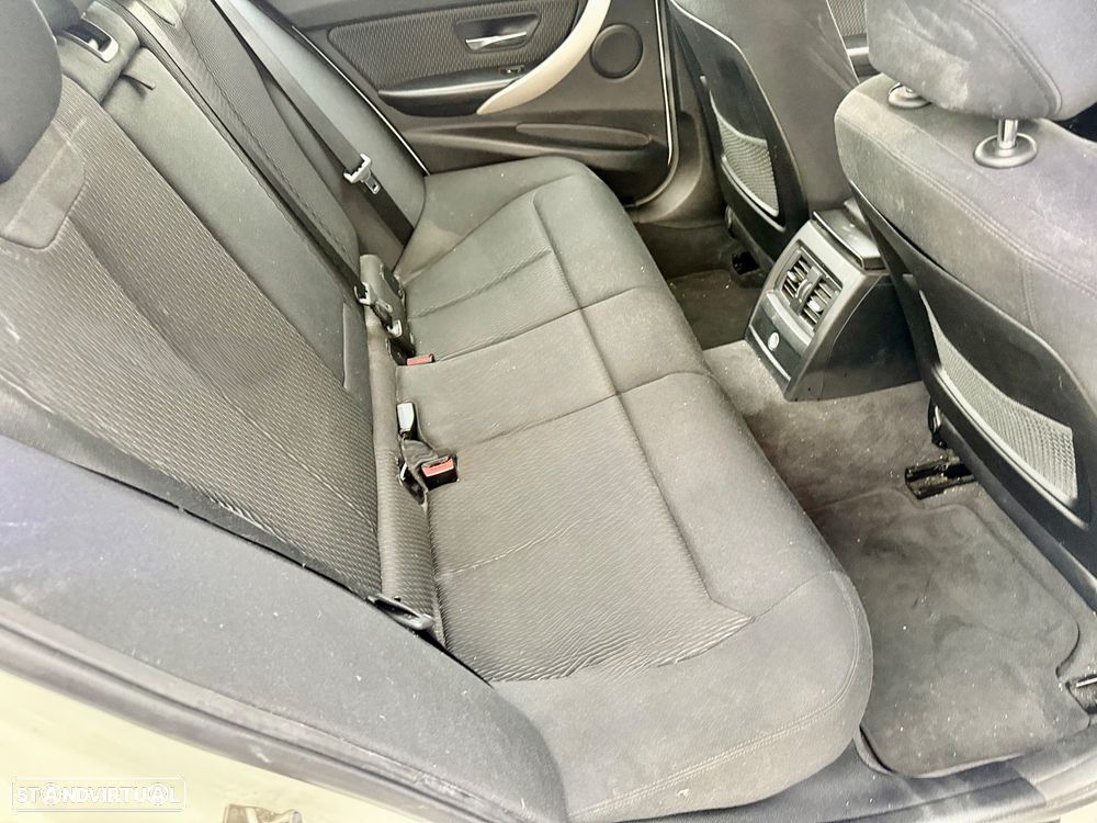 BMW 320 d Auto Pack M - 11