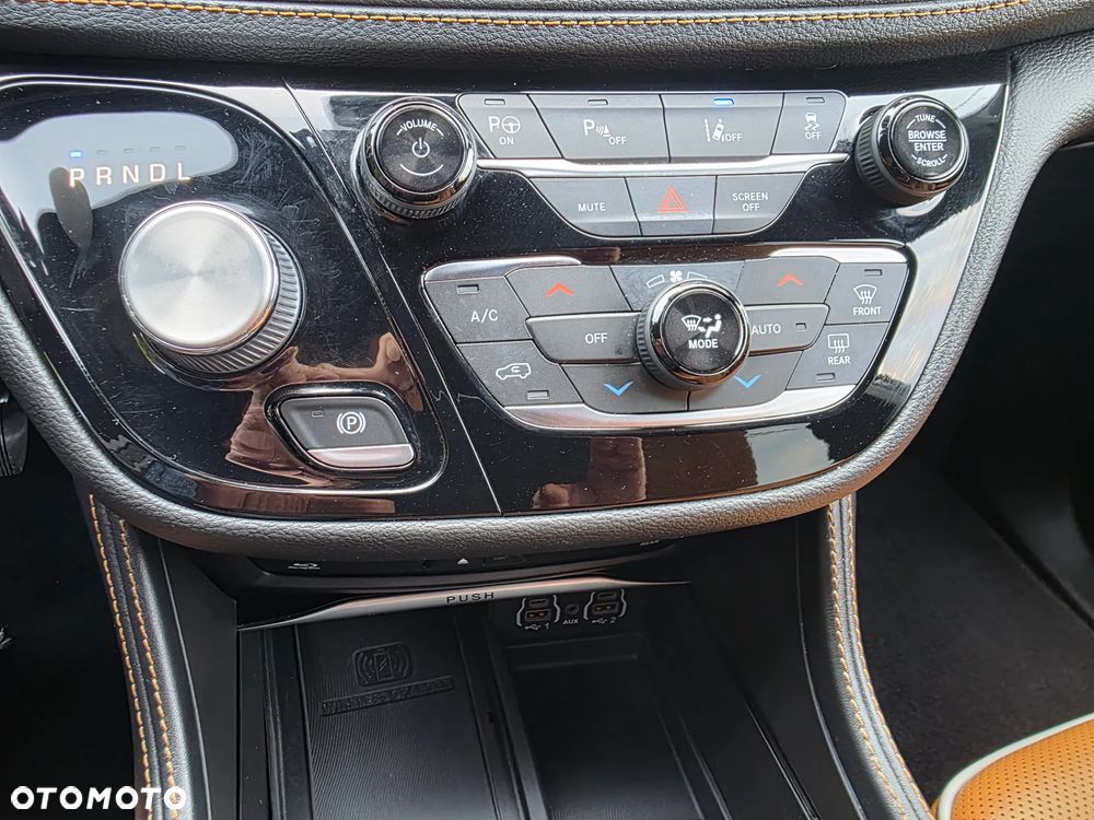 Chrysler Pacifica - 26