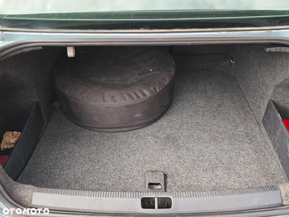 Volkswagen Passat 2.0 FSI Comfortline - 17
