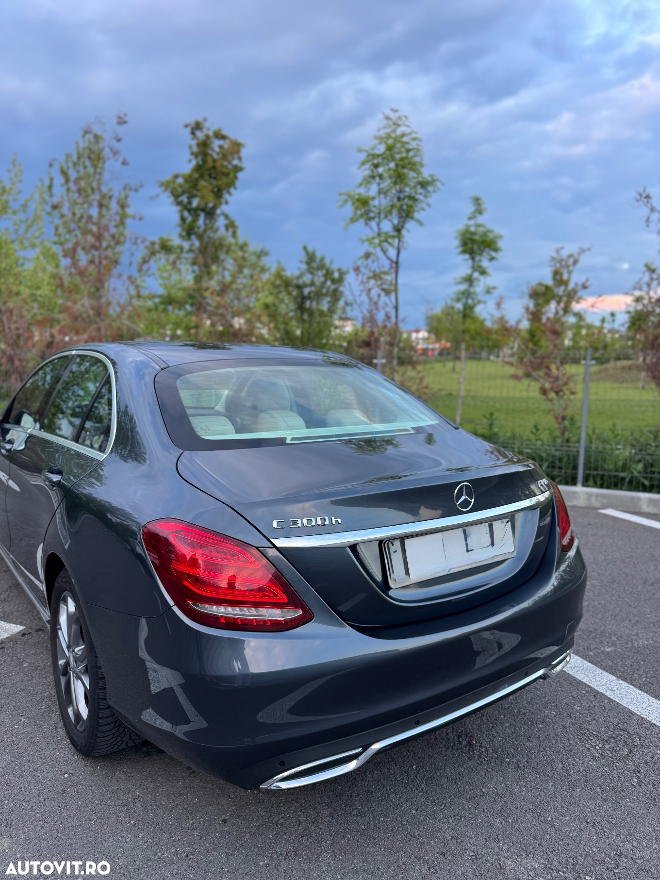 Mercedes-Benz C 300 BlueTec Hybrid - 4