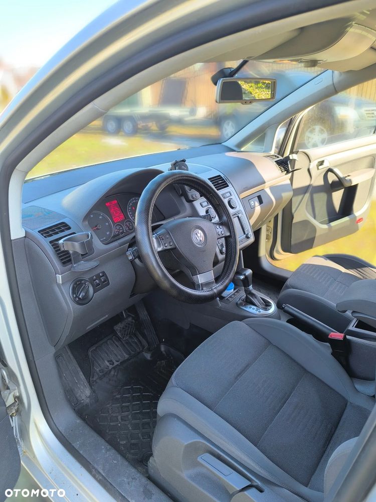 Volkswagen Touran 2.0 TDI DSG Highline - 9