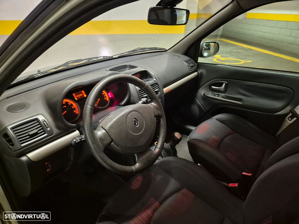 Renault Clio 1.2 16V Confort Dynamique - 19