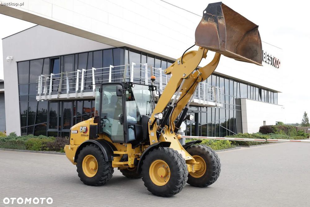 Caterpillar CAT 908M - 18
