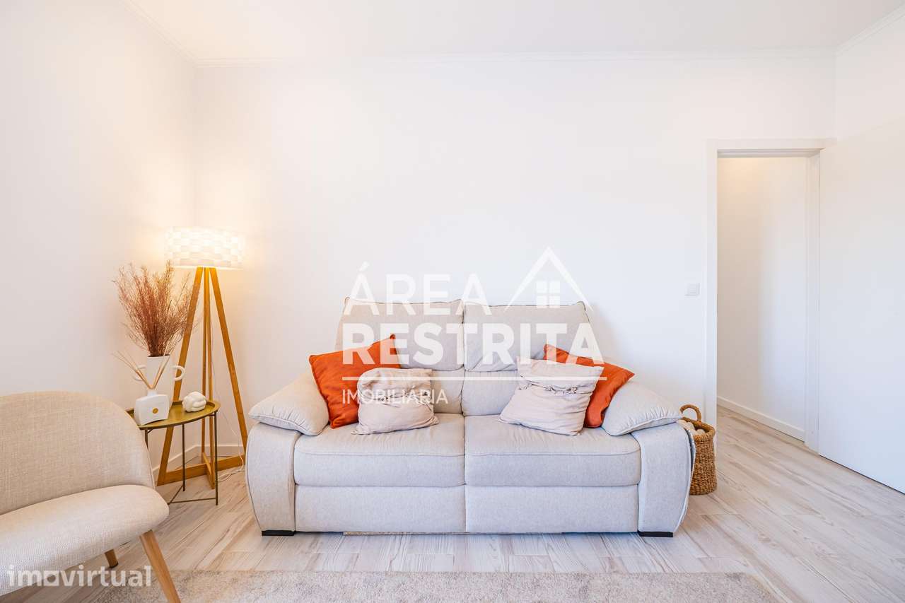 Apartamento T2 totalmente remodelado, num 1 andar em Alhos Vedros - Grande imagem: 5/39