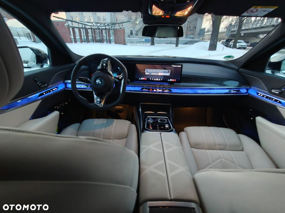 BMW i7 xDrive60 - 13