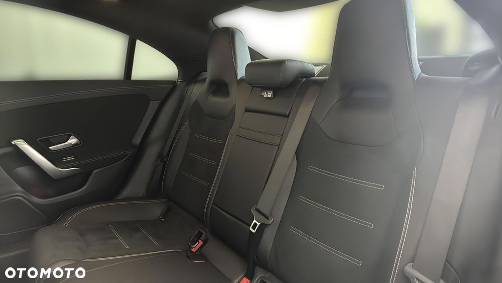 Mercedes-Benz CLA 250 4-Matic AMG Line 7G-DCT - 18