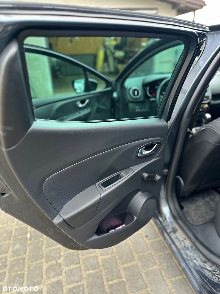 Renault Clio 1.2 16V 75 LIMITED - 11