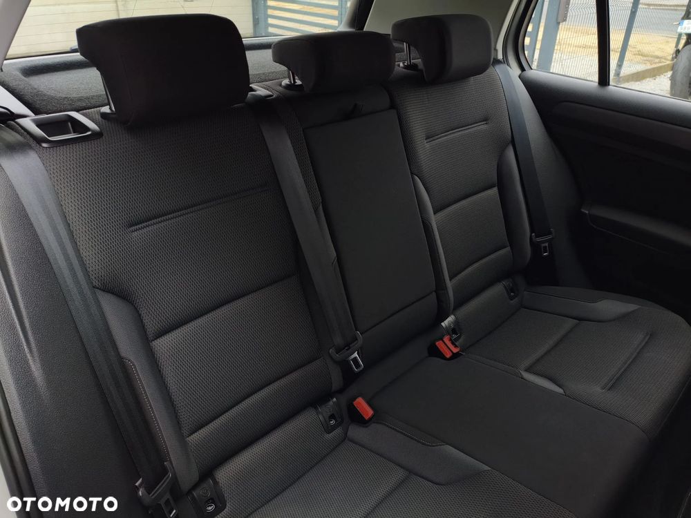Volkswagen Golf - 27