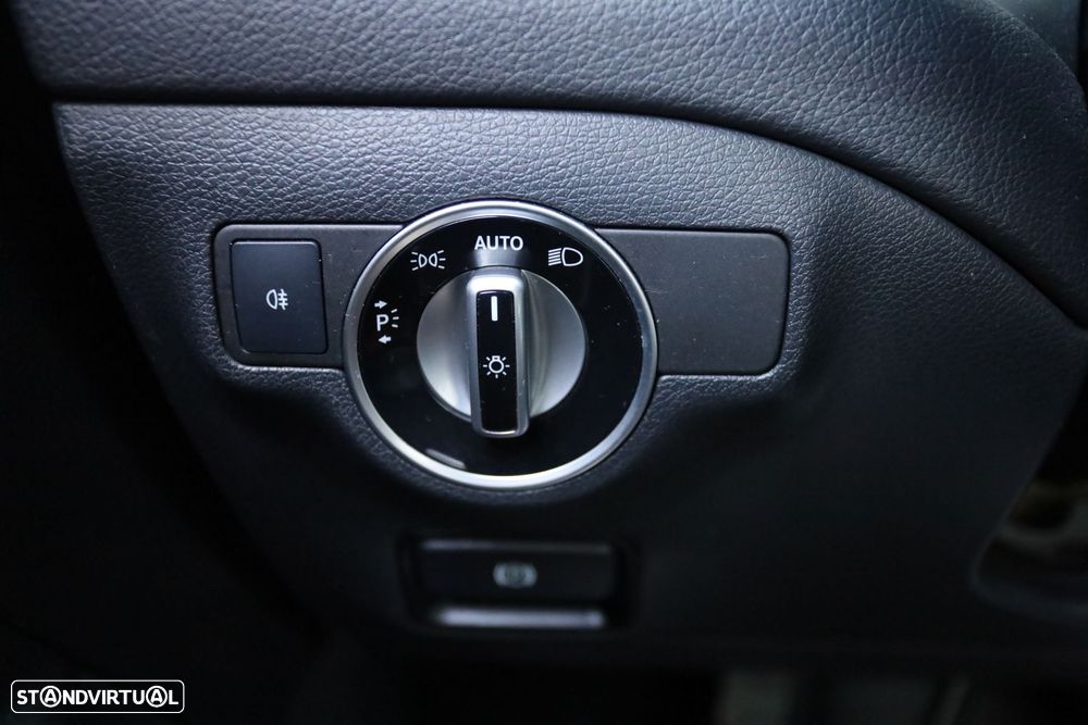 Mercedes-Benz CLA 180 d Urban - 16