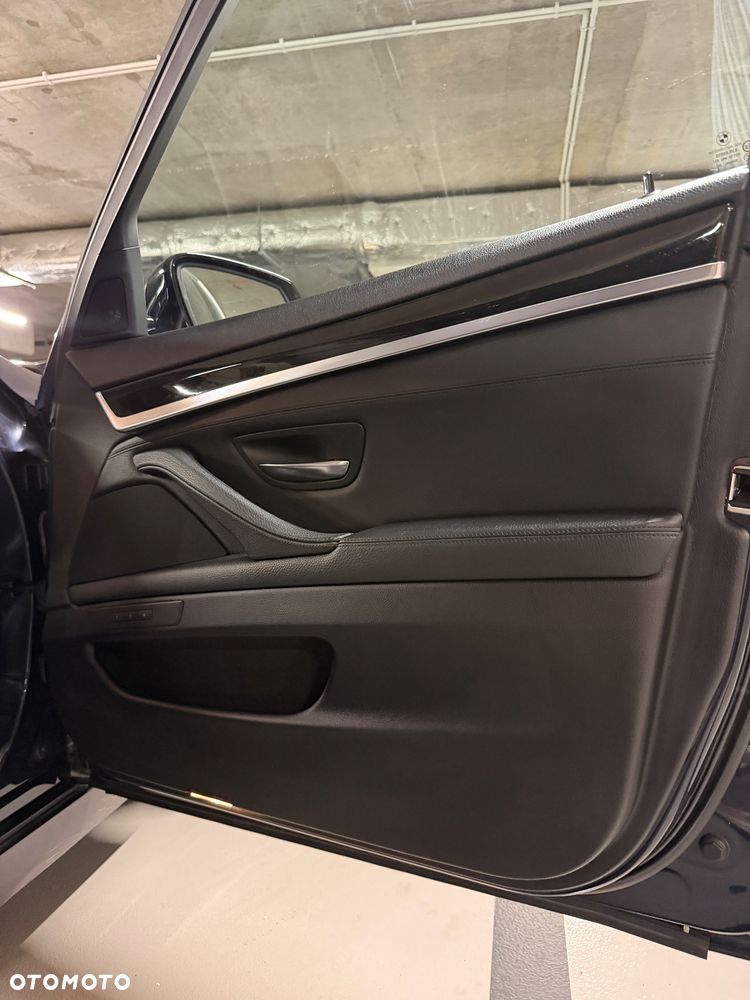 BMW Seria 5 535i xDrive - 28
