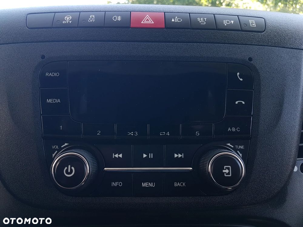 Iveco DAILY KONTENER NISKOPODŁOGOWY 4,43x2,23x2,42 SKLEP FOODTRUCK BAR KLIMA KONIOWÓZ KAMPER - 32