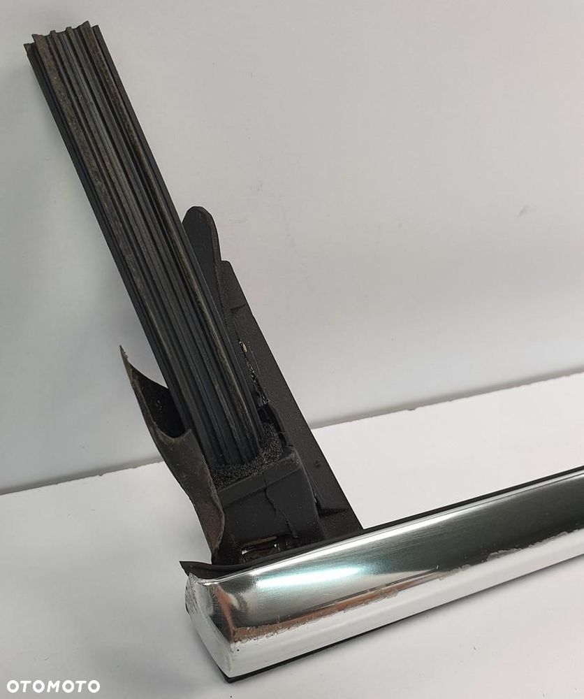 LISTWA SZYBY LEWY PRZÓD MERCEDES W207 A2077200300 - 5