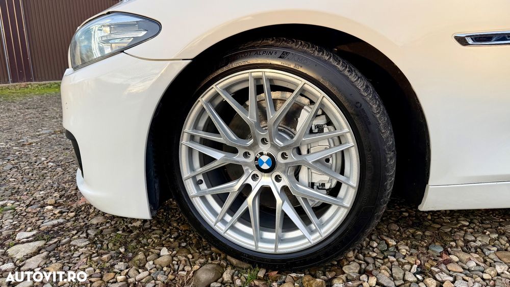 BMW Seria 5 530d xDrive Touring Sport-Aut. - 6