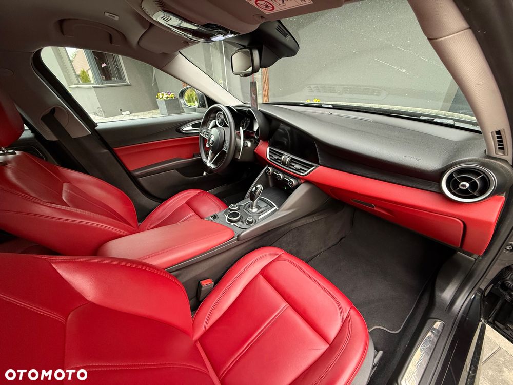 Alfa Romeo Giulia 2.0 Turbo - 9