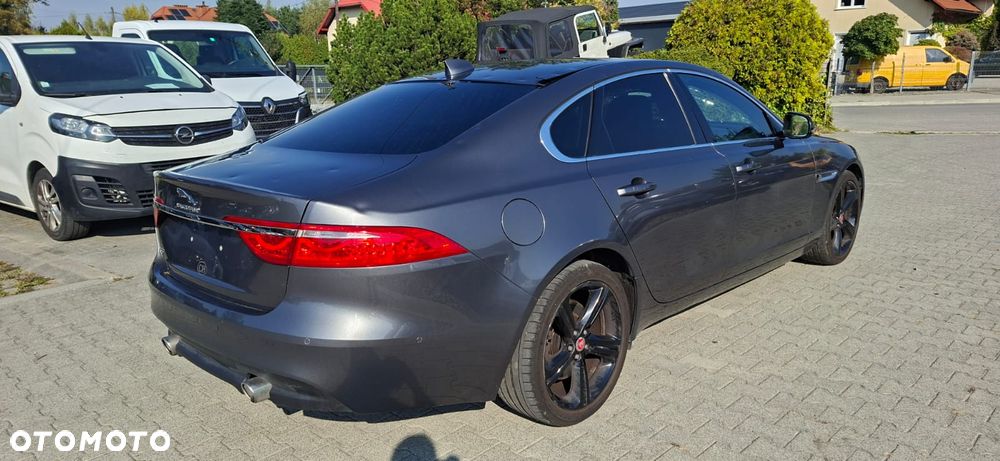 Jaguar XF 30d Prestige - 4