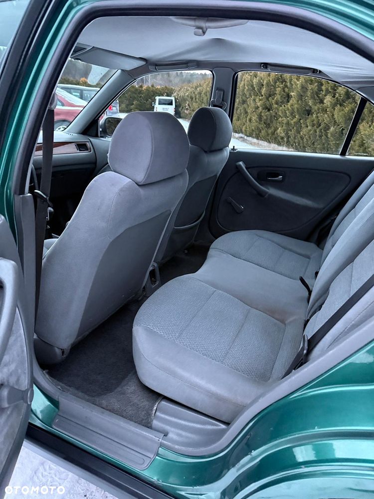 Honda Civic 1.4i - 8