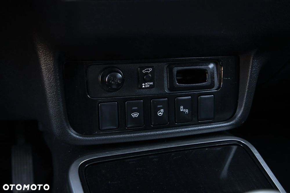 Mitsubishi Outlander Instyle NAVI + - 20