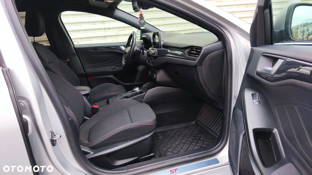 Ford Focus 1.5 EcoBlue Start-Stopp-System ST-LINE DESIGN - 20