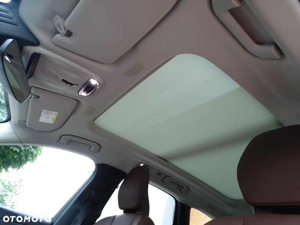 Volvo XC 60 T8 Twin Engine AWD Geartronic Momentum - 25