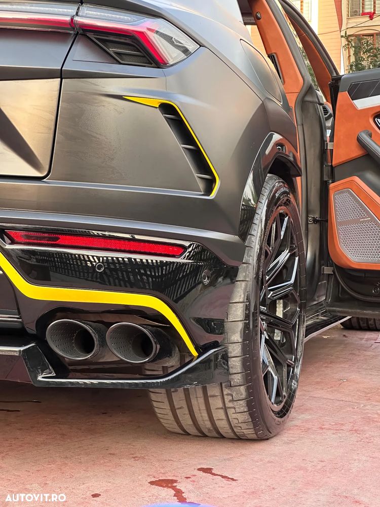 Lamborghini URUS - 12
