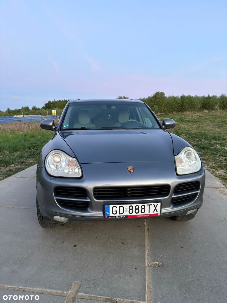 Porsche Cayenne - 2