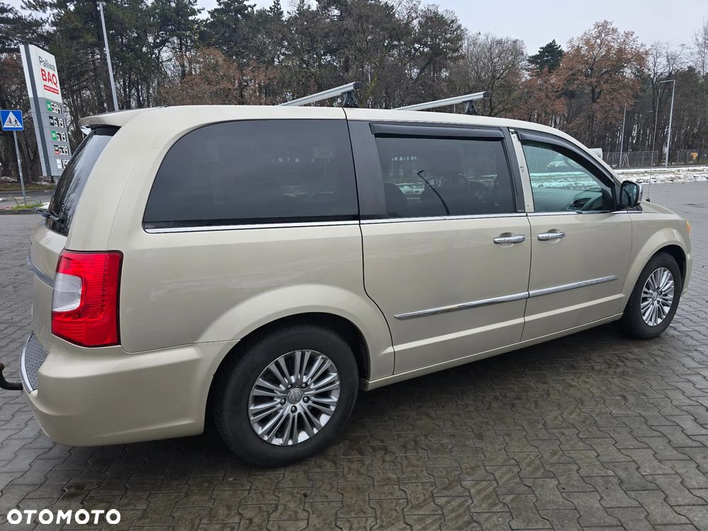 Chrysler Town & Country 3.6 Touring - 10