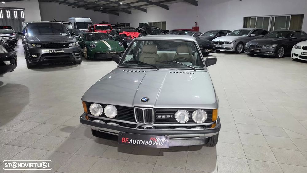 BMW 323 - 12