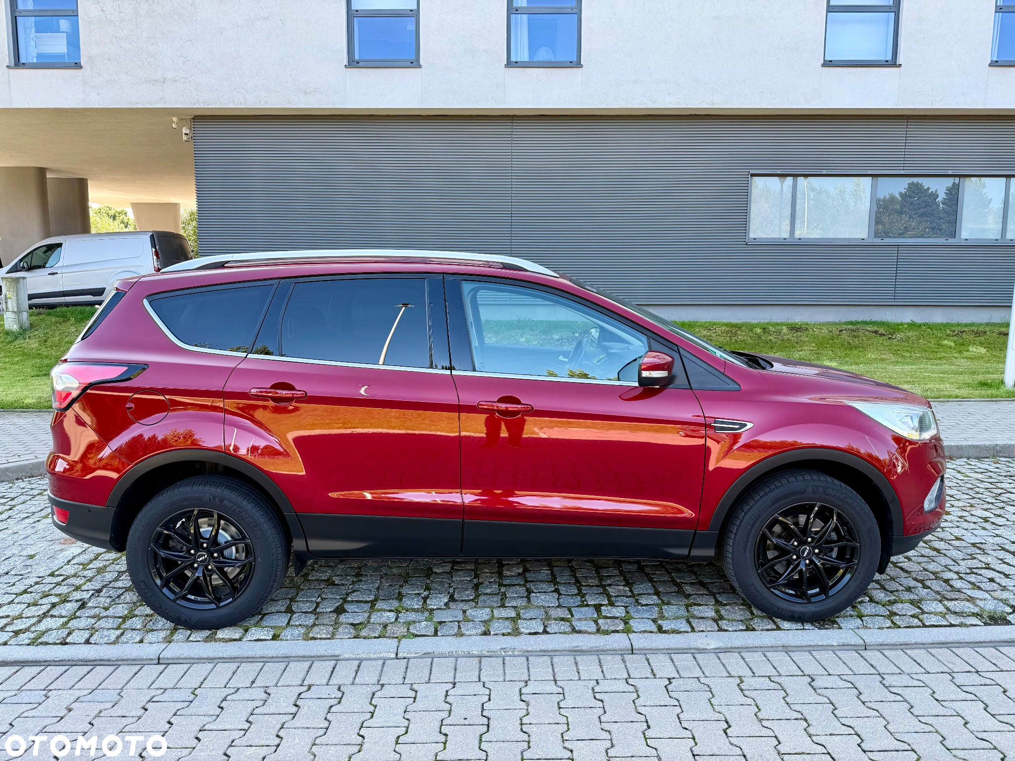 Ford Kuga 1.5 EcoBoost 2x4 Titanium - 4
