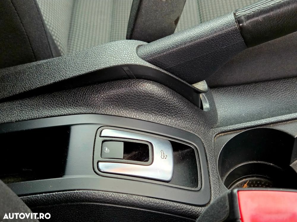 Volkswagen Golf 1.6 TDI BlueMotion Technology Comfortline - 17