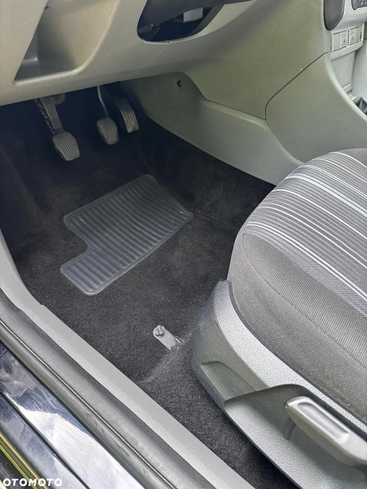 Ford Focus 1.8 FF Ambiente - 11