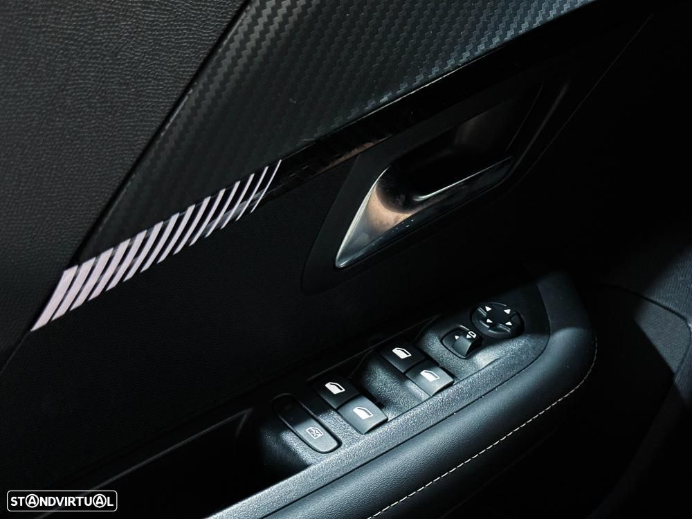 Peugeot 208 1.2 Hybrid Allure e-DCS6 - 42