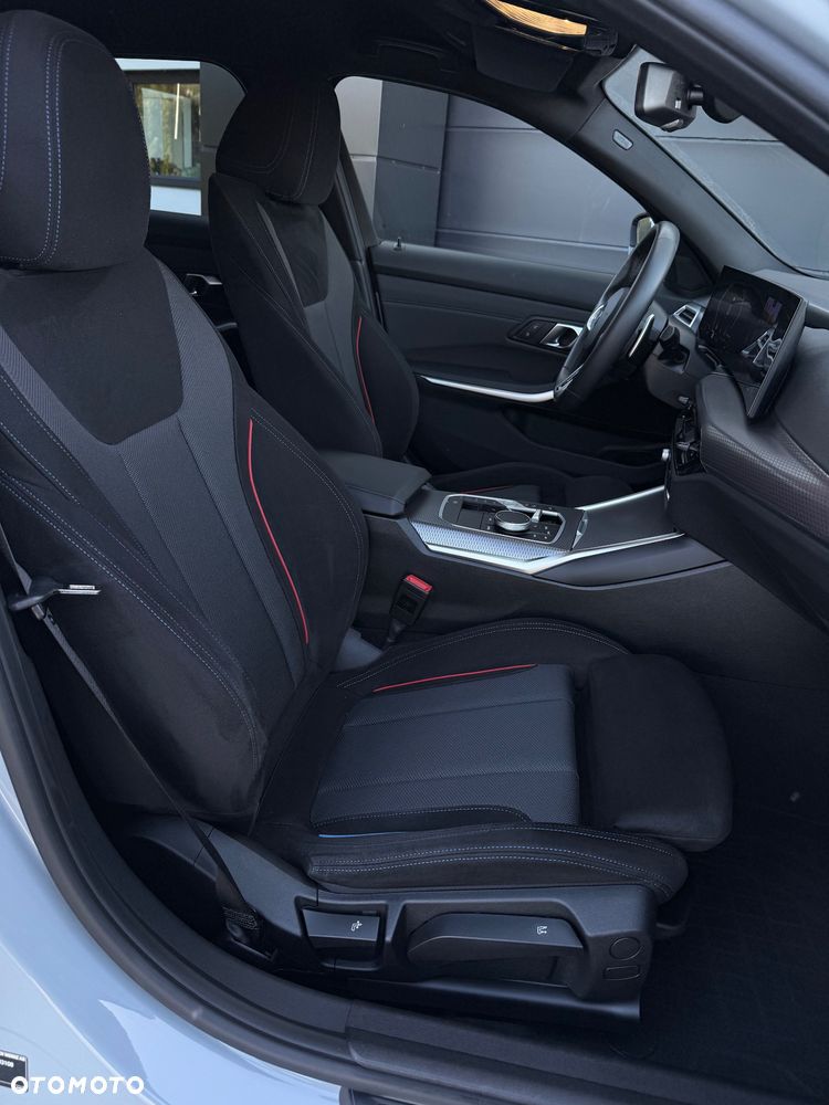 BMW Seria 3 330i xDrive M Sport - 16