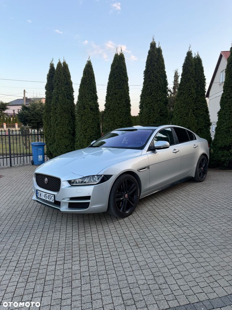 Jaguar XE - 1