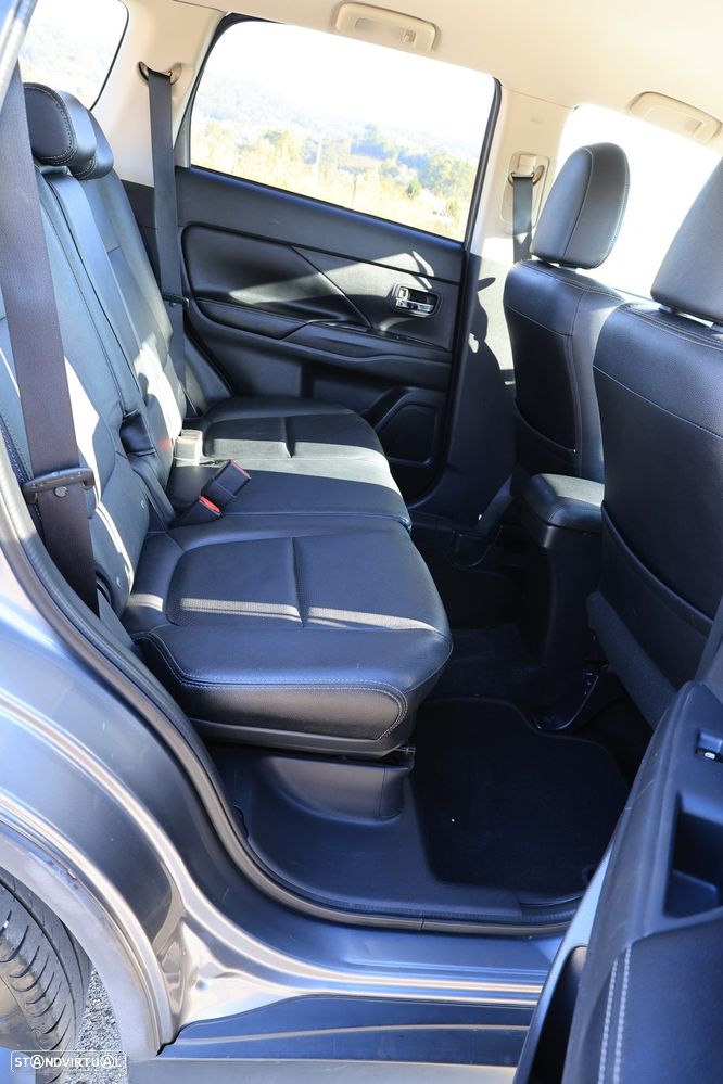 Mitsubishi Outlander 2.2 DI-D Instyle Navi - 10