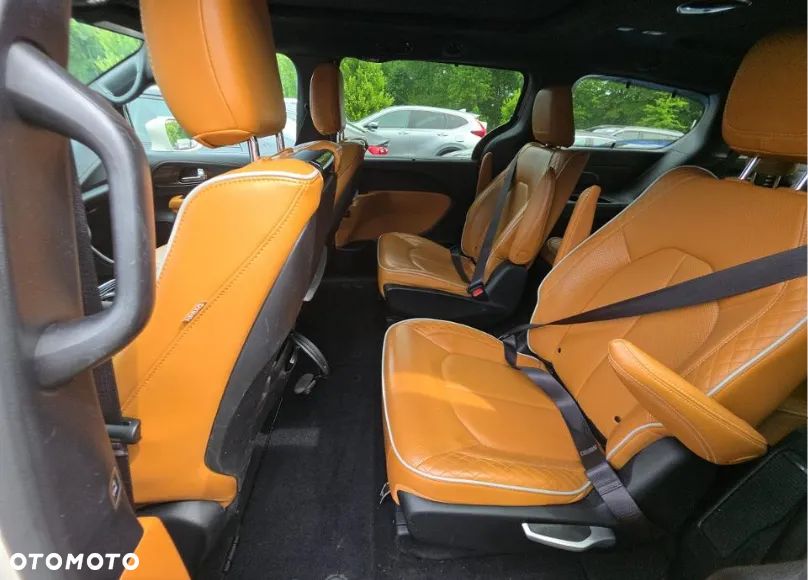 Chrysler Pacifica - 11