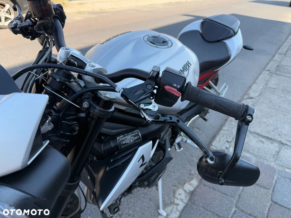 Triumph Street Triple - 29
