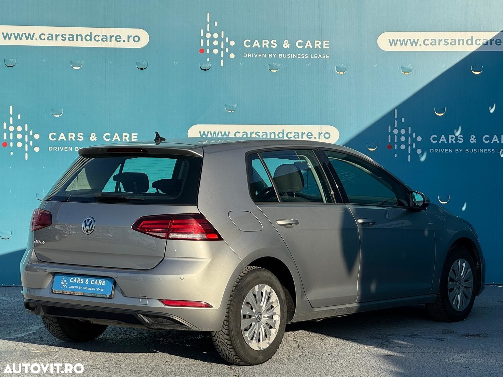 Volkswagen Golf - 6